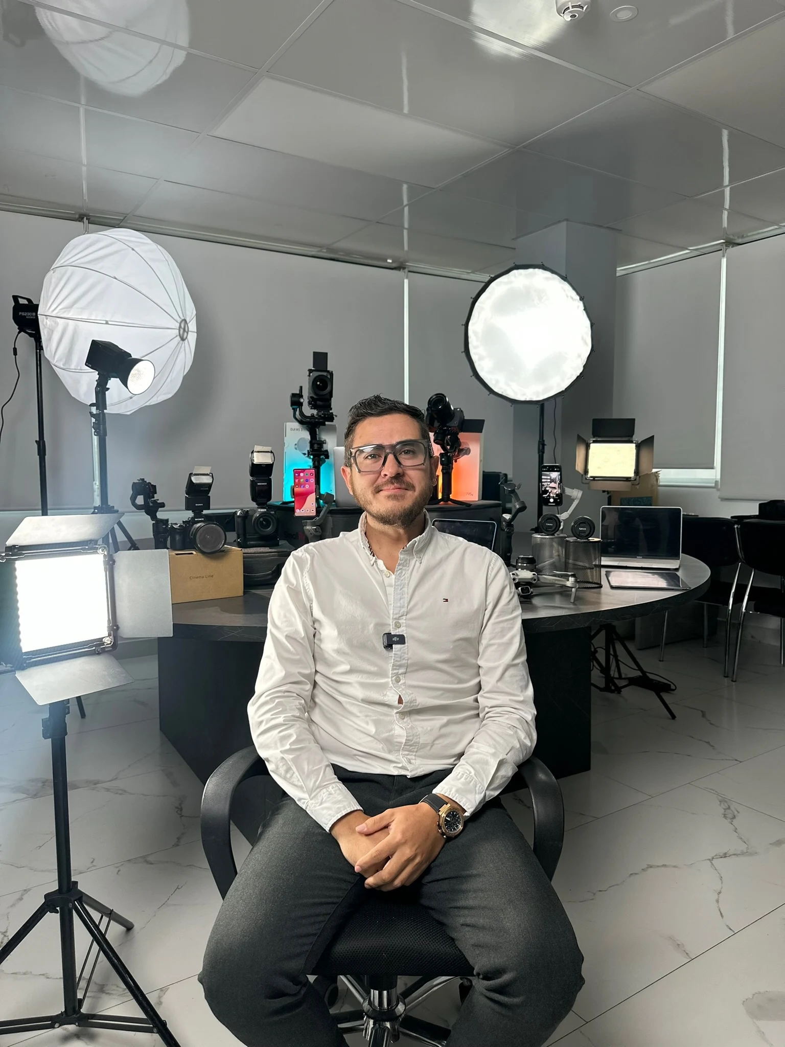 Francisco Durán con su equipo en la oficina de Partum Agencia